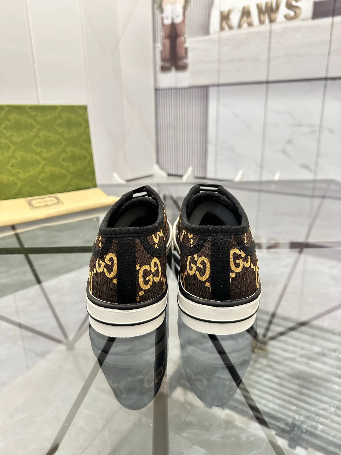 Men's shoes: 💰P380¥ Product trademark: Gucci* "Gucci*" low-top casual shoes Regular size: 38-44 (can be customized to 45.46.) Product materials: Original material from the upper counter, breathable lining, original outsole. Number: 661